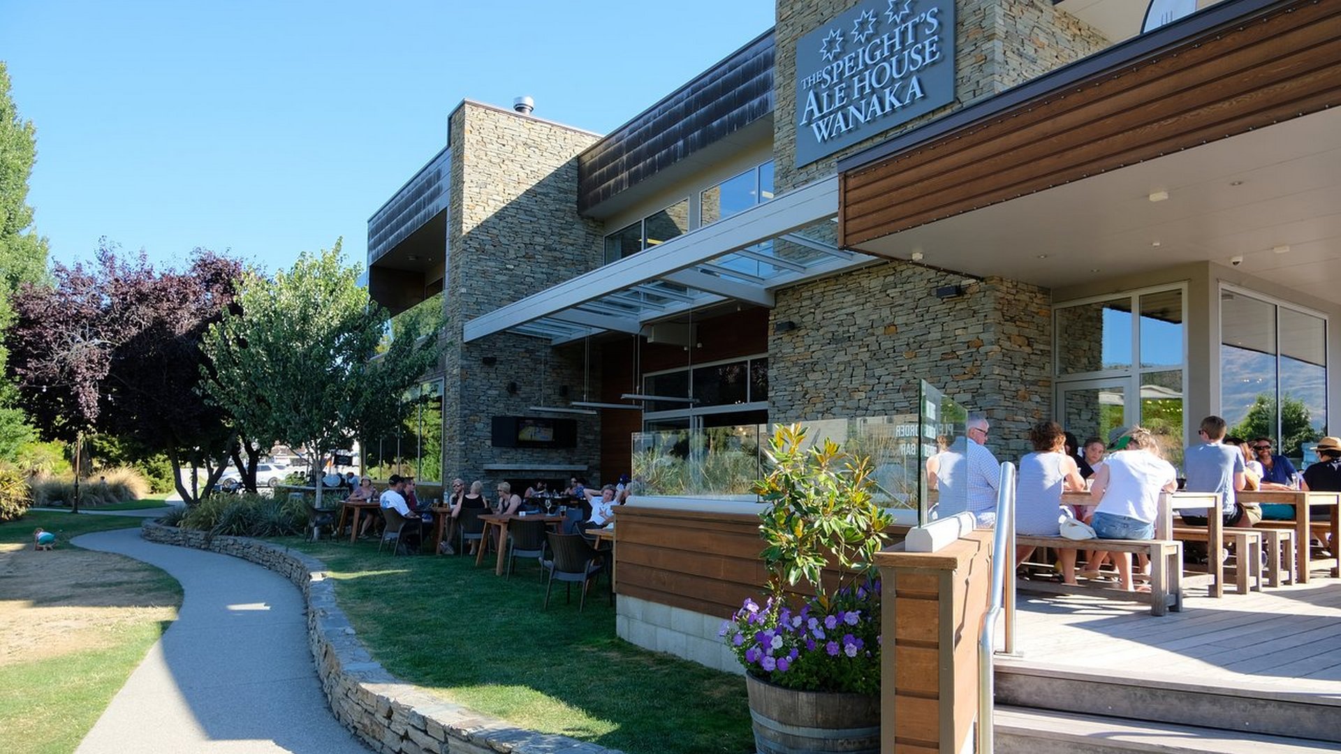 Enjoy 10% off at Speights Wānaka