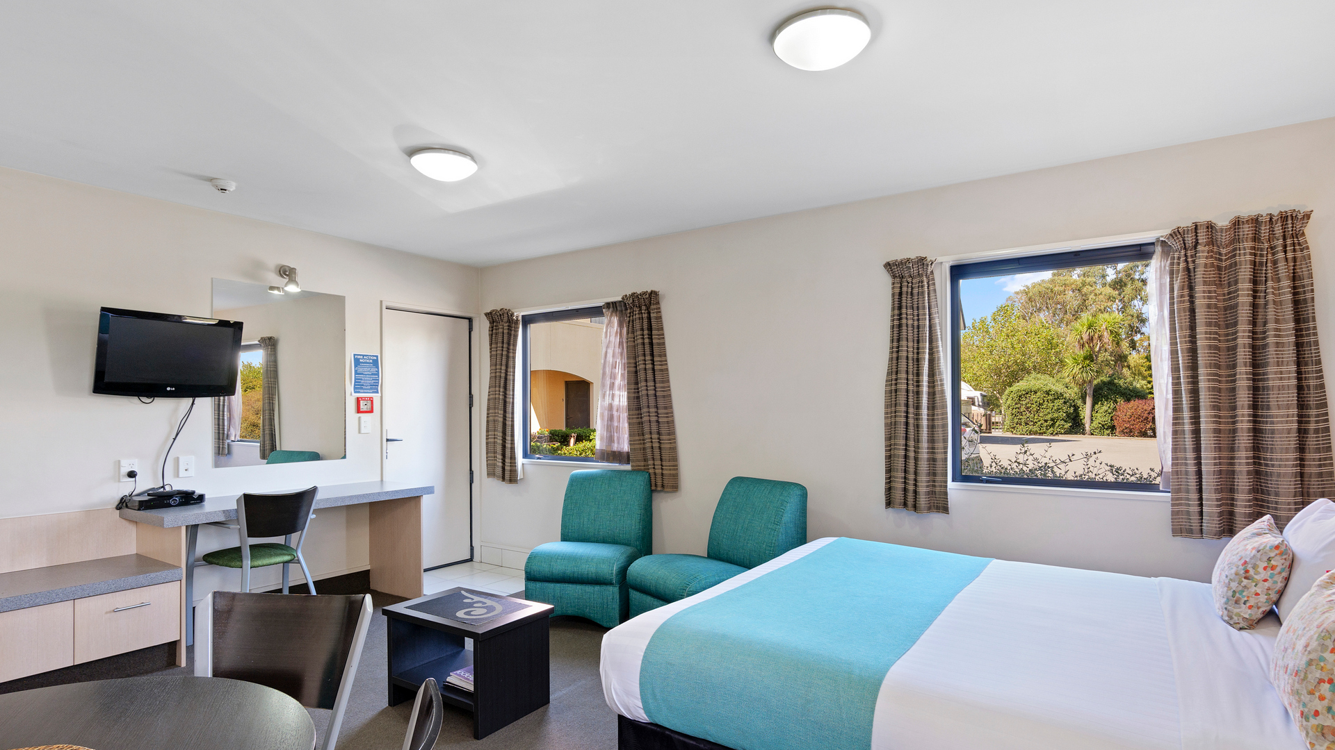 Ahsburton motel room