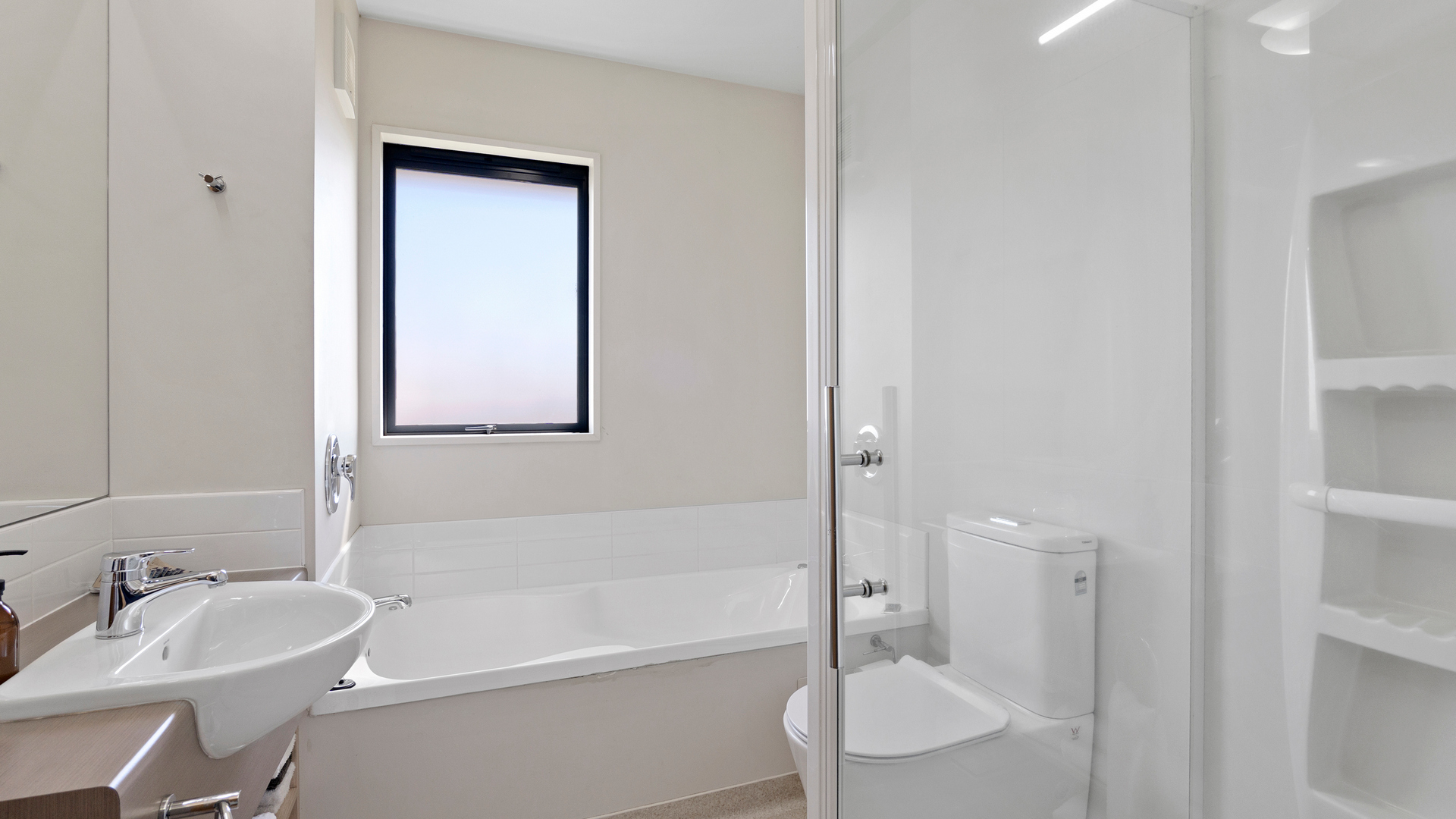bath tub Ashburton accommodation