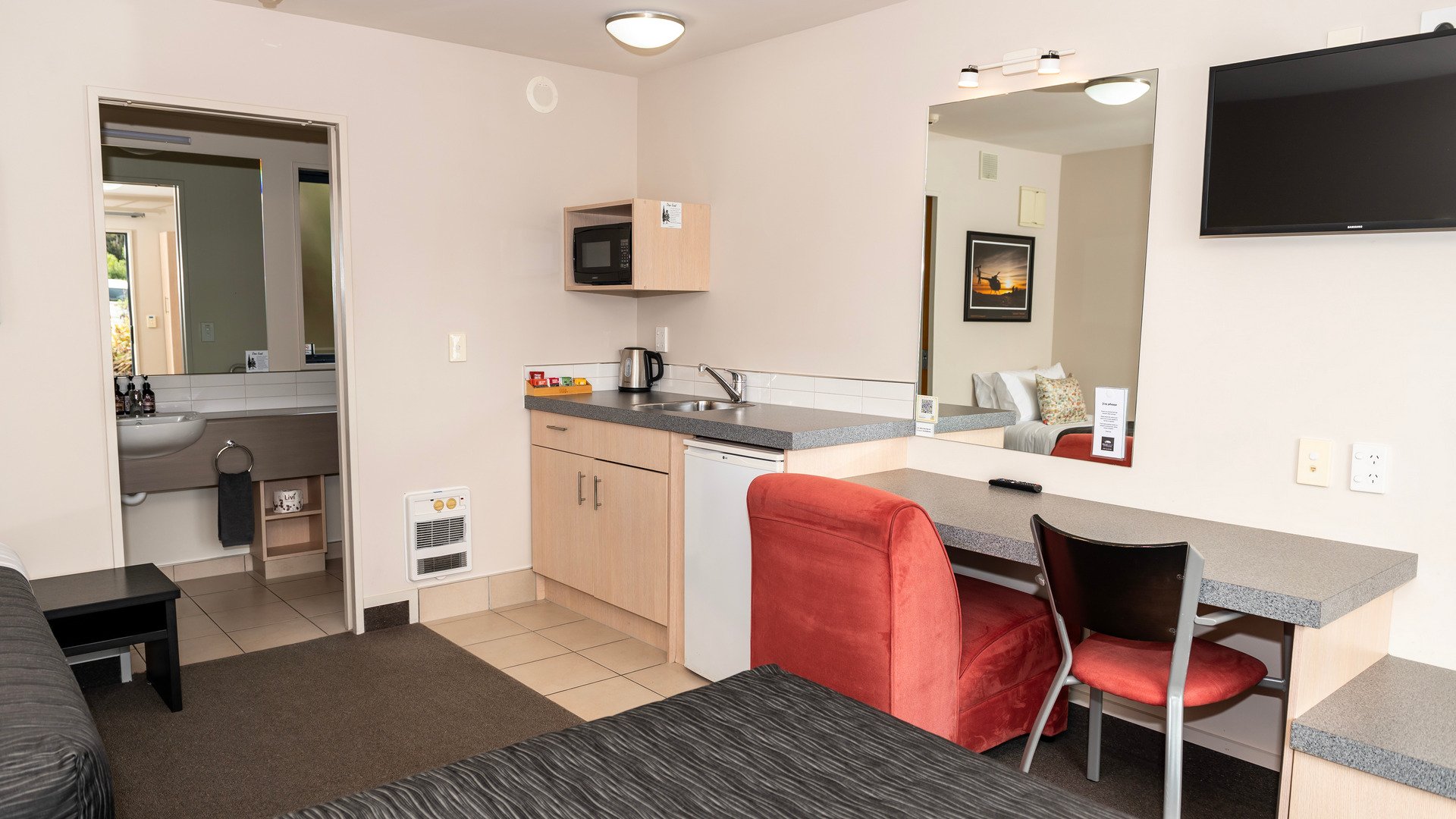 Modern motel fox glacier