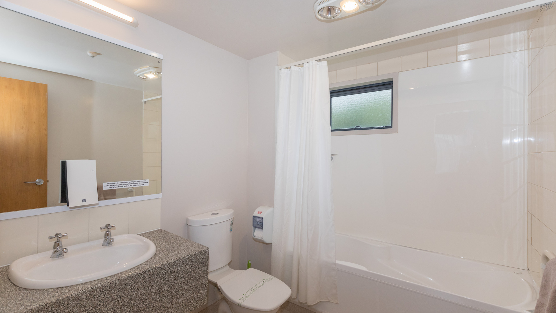 Bathroom Oamaru Hotel