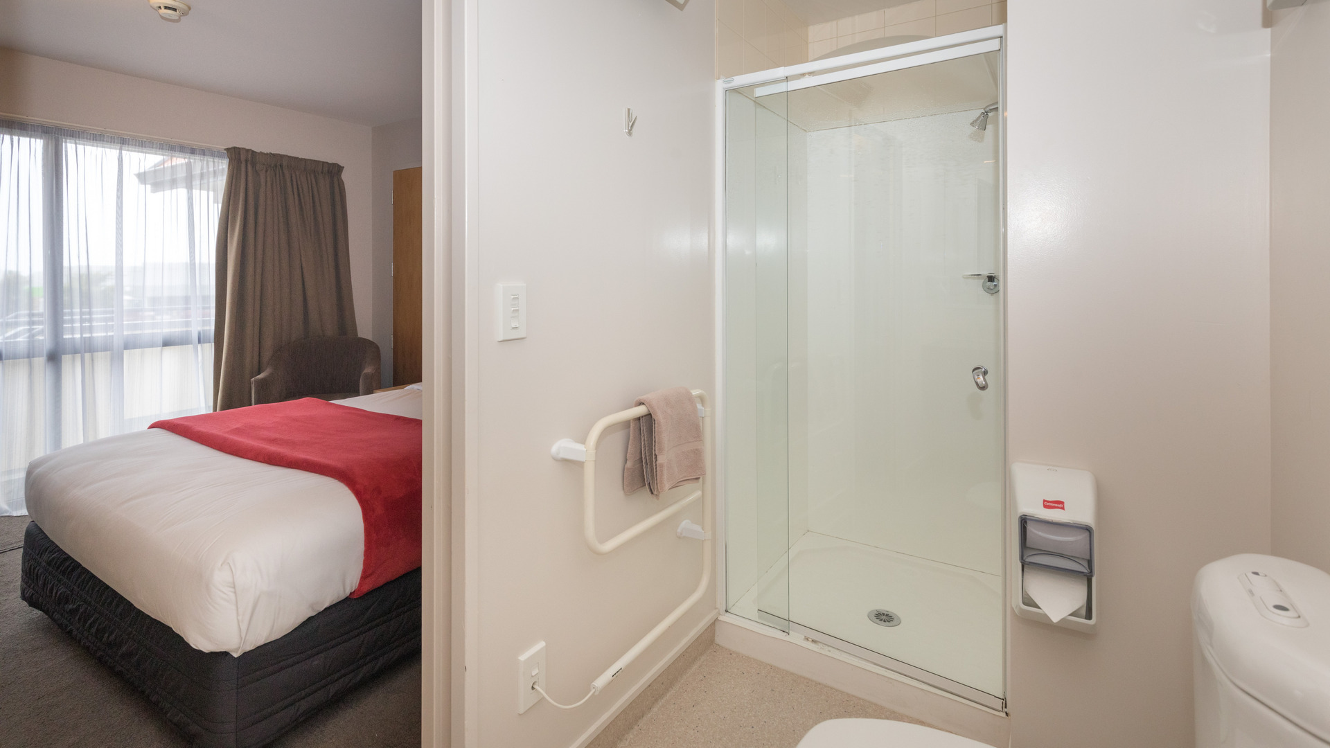 Ensuite motel room Oamaru