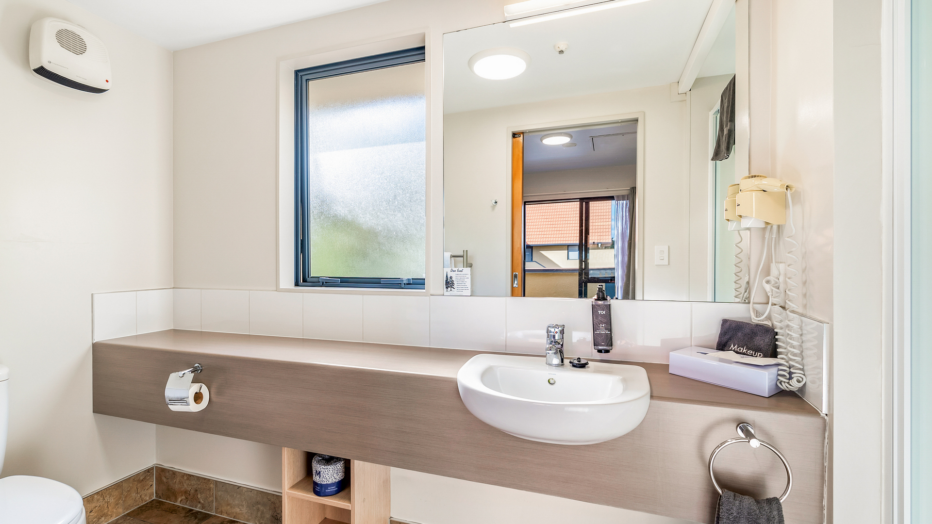 Ensuite studio motel bathroom