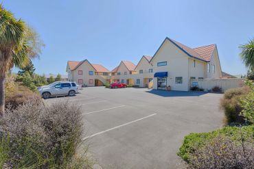 Free onsite car-parking