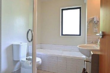 Family unit bathroom