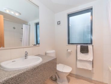 King Spa Studio bathroom