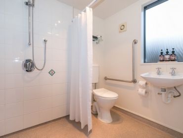 Twin Studio - bathroom
