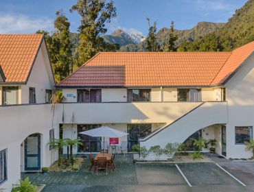 Set in the heart of Franz Josef Glacier Village